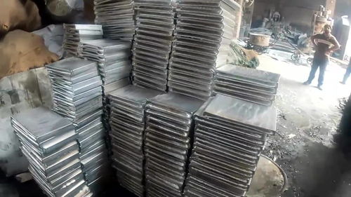 不粘鍋生產過程,條件很艱苦,但是產品不錯